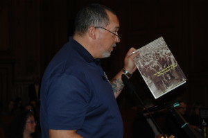 Οι άνδρες κατά μήκος της ακτής: Τοπική 10 κράτη Felipe Riley παρουσίασε το Σαν Φρανσίσκο των εποπτών με υλικά για την ιστορία της ILWU δημοσιεύεται από την Ένωση.